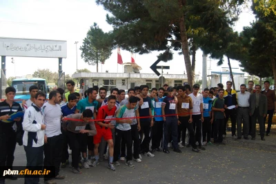 به مناسبت هفته تربیت بدنی یک دوره مسابقه دوی نیمه استقامت وتنیس روی میز در بین دانشجویان برگزار شد