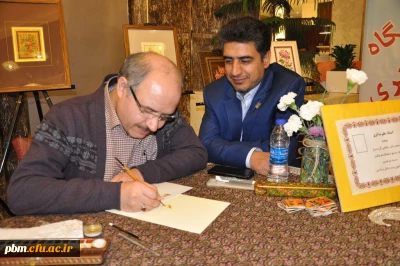 به مناسبت برگزاری نخستین اجلاس سراسری استادان دانشگاه فرهنگیان ، نمایشگاه آثار اساتید هنر دانشگاه فرهنگیان مشهد در هتل هما (1) برگزار شد .