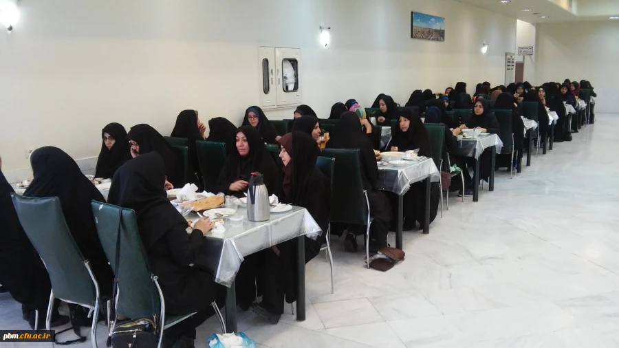 تشرف شرکت کنندگان در دوره کتابداران دانشگاه فرهنگیان به حرم مطهر حضرت رضا (ع) و صرف صبحانه در مهمانسرای حضرت