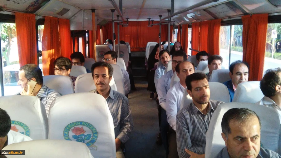 تشرف شرکت کنندگان در دوره کتابداران دانشگاه فرهنگیان به حرم مطهر حضرت رضا (ع) و صرف صبحانه در مهمانسرای حضرت