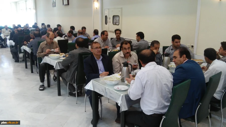 تشرف شرکت کنندگان در دوره کتابداران دانشگاه فرهنگیان به حرم مطهر حضرت رضا (ع) و صرف صبحانه در مهمانسرای حضرت