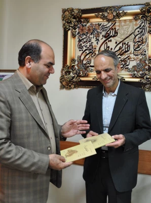 (نشر دو اثر تازه از دکتر محسنی، استاد ادبیات فارسی پردیس))