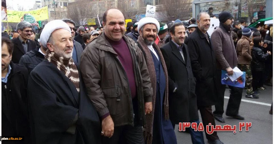 حضور مسوولین،اساتید،کارکنان ودانشجومعلمان پردیس درراهپیمایی 22بهمن