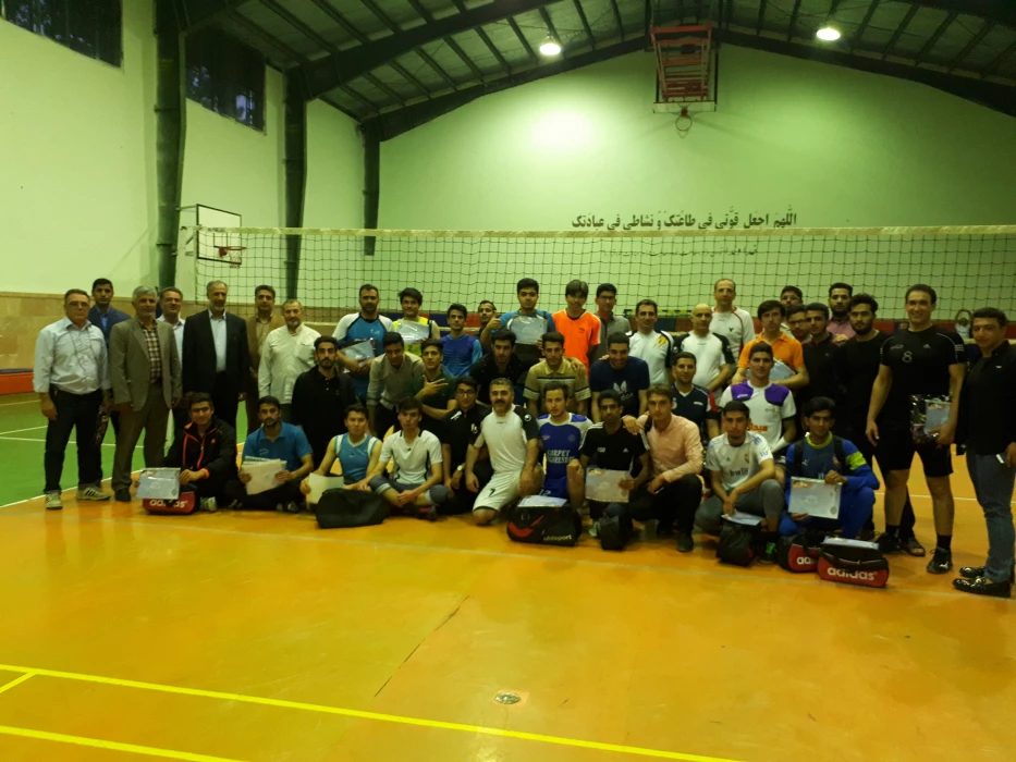 تیم استادان تربیت بدنی قهرمان والیبال پردیس شد