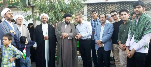 حضور مسؤلین به همراه دانشجویان دانشگاه فرهنگیان خراسان رضوی در تشییع پیکر 19 شهید گمنام