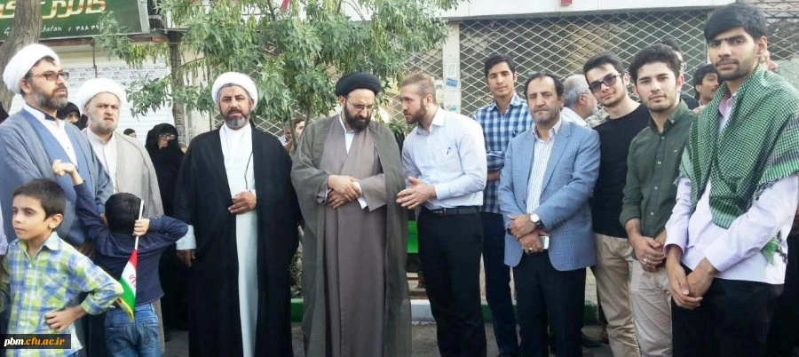 حضور مسؤلین به همراه دانشجویان دانشگاه فرهنگیان خراسان رضوی در تشییع پیکر 19 شهید گمنام