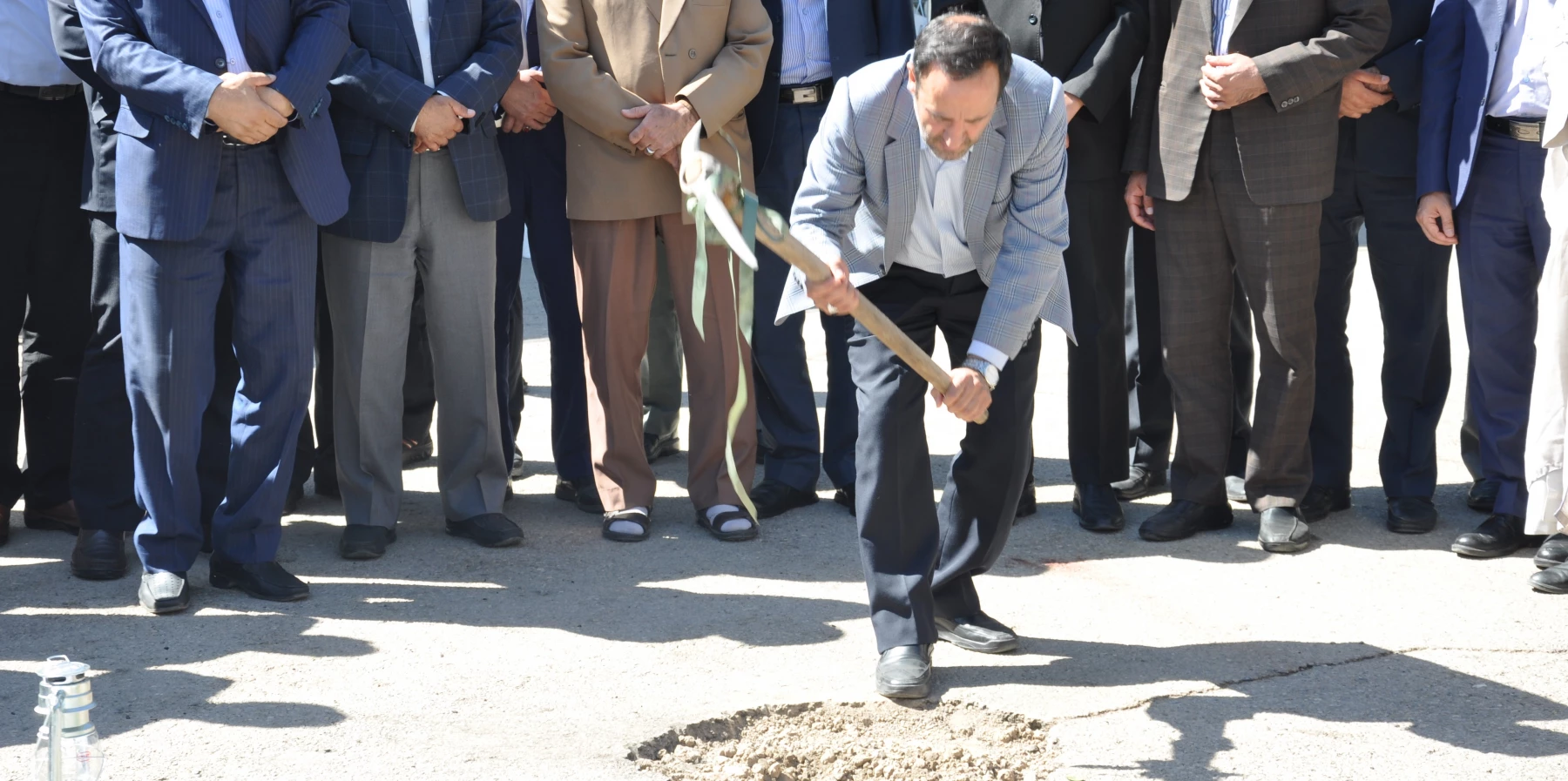 کلنگ زنی پروژه  یادمان شهدای گمنام در پردیس شهید بهشتی مشهد