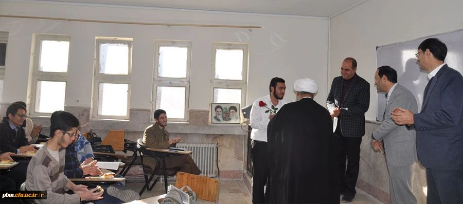 دیدار مسئولان پردیس شهید بهشتی با دانشجویان در کلاس های درس