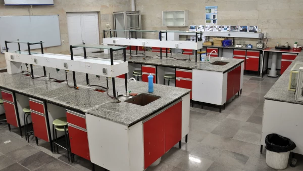 آزمایشگاه زیست شناسی 1