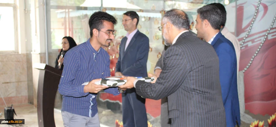 تقدیر از دانشجویان فعال در برگزاری برنامه تازه های کتاب