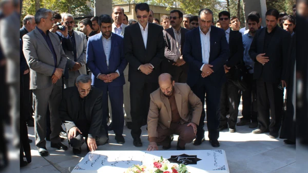 برگزاری مراسم ادای احترام به شهدای گمنام مدفون در پردیس شهید بهشتی