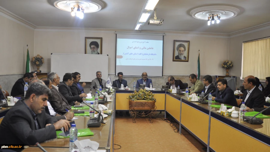 عاملان مالی انسان هایی پرکار، کم توقع و بی حاشیه اند