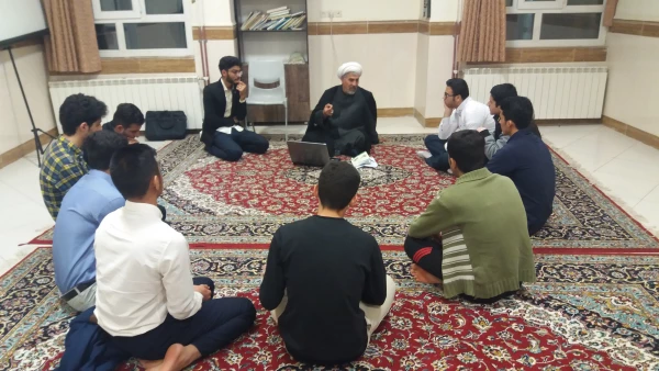 برگزاری کارگاه های آموزشی روزانه به مناسبت هفته سلامت روان