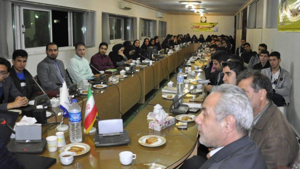 برگزاری جلسات نقد وبررسی و کرسی های آزاداندیشی در دانشگاه به رشد سرمایه فرهنگی و افزایش ذخیره دانایی کمک می کند.