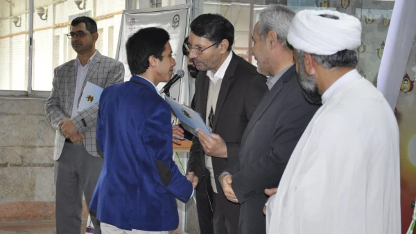 تقدیر از برگزیدگان مسابقه کتابخوانی هفته کتاب