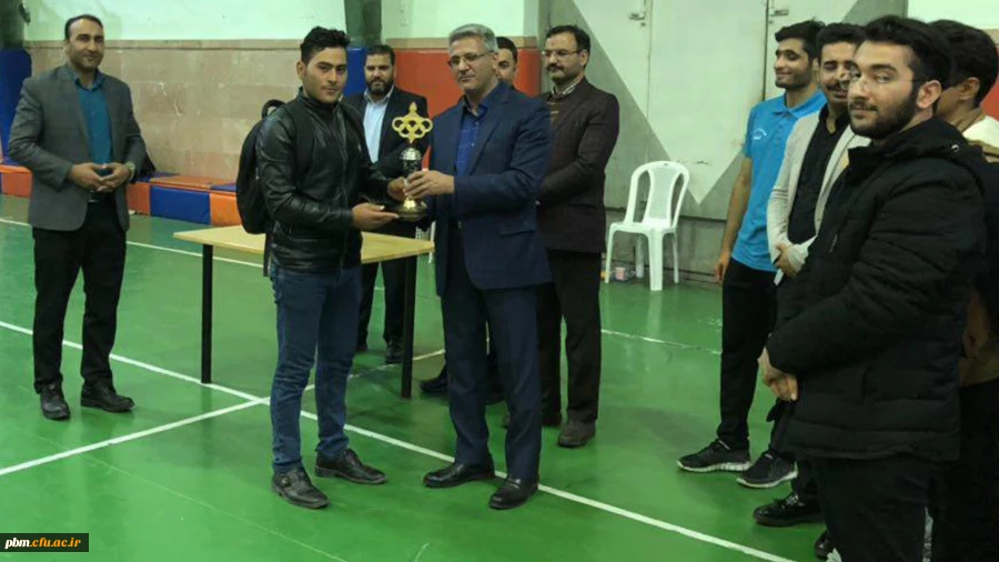 مراسم اهدای جام قهرمانی به تیم برتر مسابقات ورزشی هفته دانشجو