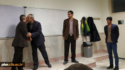 تقدیر از استاد منتخب دانشجویان توسط معاون دانشگاه فرهنگیان خراسان رضوی