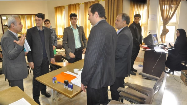 بازدید مدیر دانشگاه فرهنگیان خراسان رضوی از روند ثبت نام پذیرفته شدگان مرحله تکمیل ظرفیت، تأخیر گزینش و نیمه متمرکز