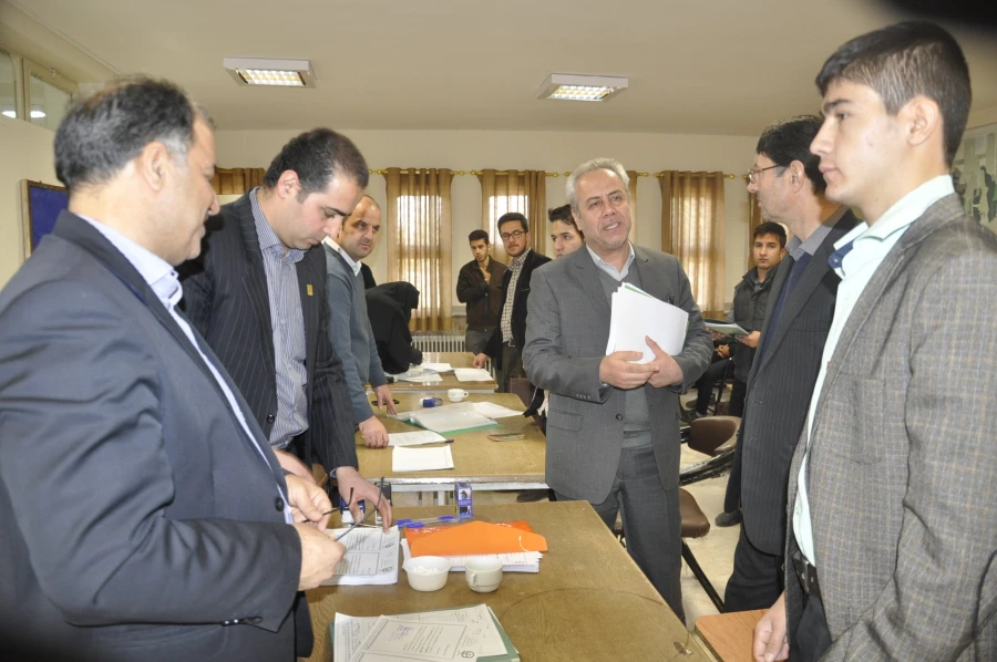 بازدید مدیر دانشگاه فرهنگیان خراسان رضوی از روند ثبت نام پذیرفته شدگان مرحله تکمیل ظرفیت، تأخیر گزینش و نیمه متمرکز