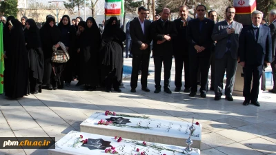 ادای احترام شرکت کنندگان در گردهمایی سراسری رویش به مقام والای شهدا