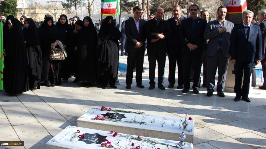 ادای احترام شرکت کنندگان در گردهمایی سراسری رویش به مقام والای شهدا