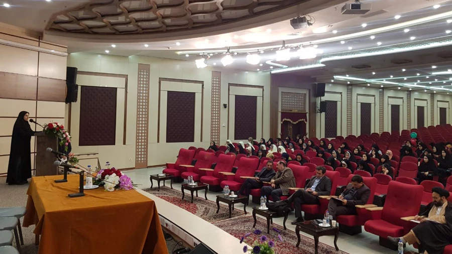 نشست صمیمی دانشجومعلمان خواهر شرکت کننده در گردهمایی رویش و مسئولان دانشگاه فرهنگیان