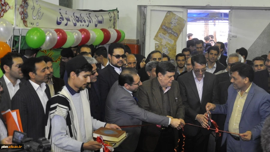 ادای احترام شرکت کنندگان در گردهمایی سراسری  رویش به مقام والای شهدا