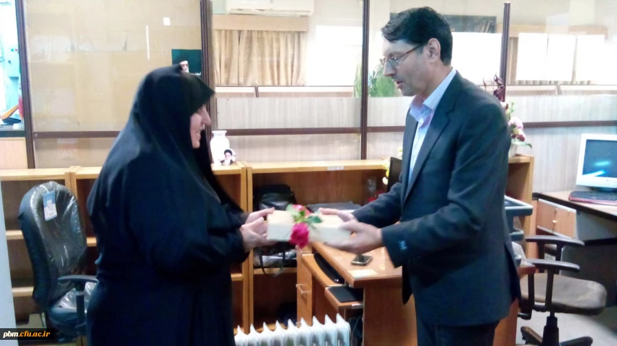 تکریم همکاران خانم پردیس شهید بهشتی