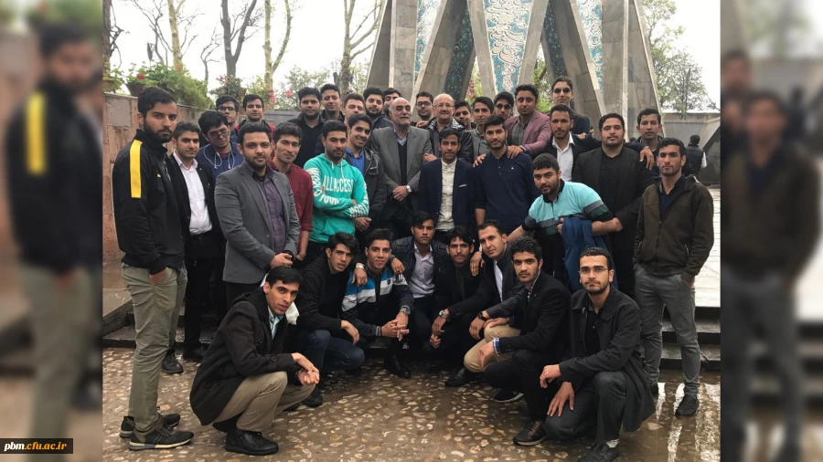 بازدید دانشجویان رشته آموزش زبان و ادبیات فارسی از آرامگاه عطار