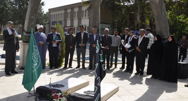 ادای احترام استادان، دانشجویان و کارکنان پردیس شهبد بهشتی به مقام والای شهدا