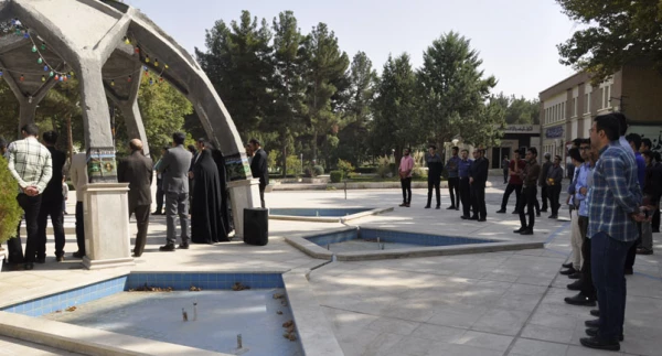 ادای احترام استادان، دانشجویان و کارکنان پردیس شهبد بهشتی به مقام والای شهدا