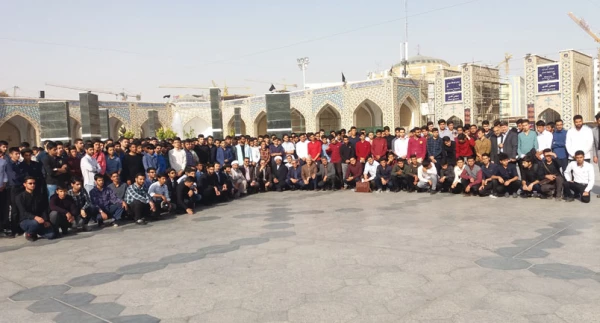 تشرف دانشجویان نوورود پردیس شهید بهشتی به حرم مطهر امام رضا(ع)