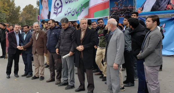 حضور استادان، دانشجویان و کارکنان دانشگاه فرهنگیان خراسان رضوی در راهپیمایی 13آبان