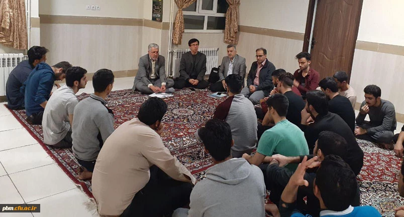 دیدار صمیمی معاونان و سرپرستان پردیس شهید بهشتی با دانشجویان
