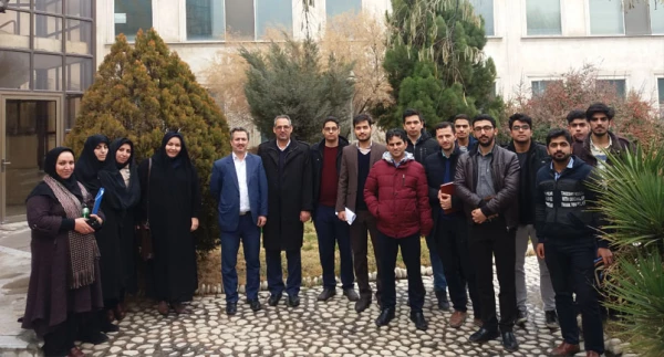 بازدید گروهی از دانشجویان پردیس شهید بهشتی از شرکت لعاب مشهد