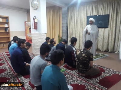 برگزاری نماز صبح در مرکز آموزش عالی ثامن الحجج(ع)