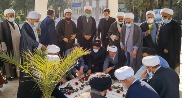 مراسم ادای احترام به مقام والای شهدا