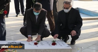 در نخستین روز کاری سرپرست اداره کل آموزش و پرورش خراسان رضوی انجام شد:

برگزاری مراسم ادای احترام و تجدید میثاق با آرمان های شهدا