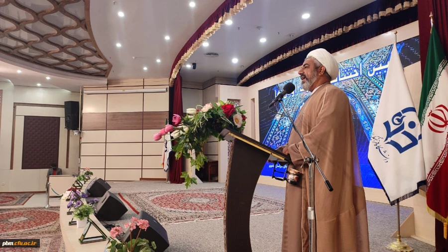 حقیقت علم و عالمی و معلمی از مسیر آستان بوسی اهل بیت می گذرد