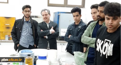 بازدید  دانشجویان شیمی از مرکز تحقیقات پر طاوس کارخانه لعاب مشهد