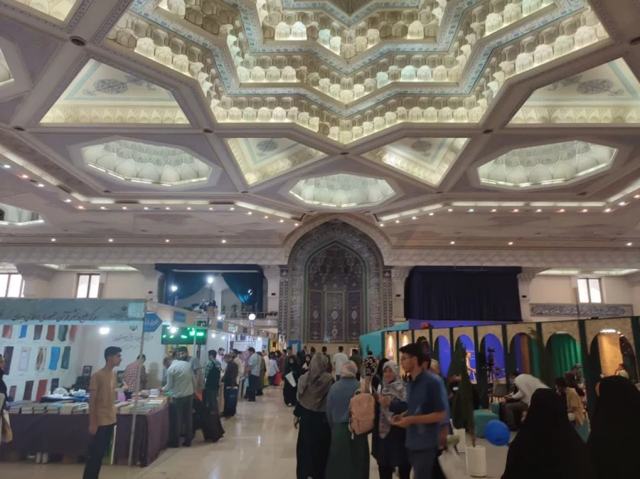 بازدید دانشجومعلمان پردیس شهید بهشتی از نمایشگاه کتاب تهران
