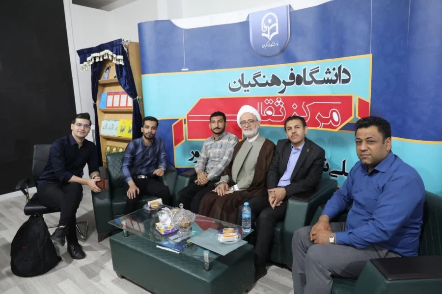 بازدید دانشجومعلمان پردیس شهید بهشتی از نمایشگاه کتاب تهران