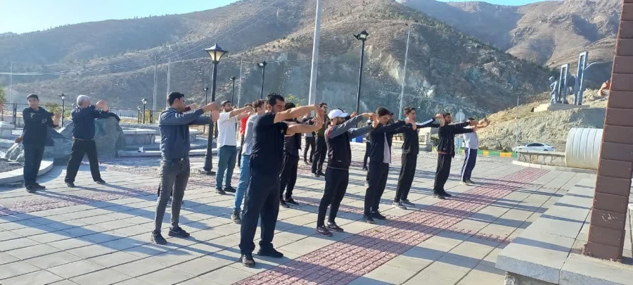 برنامه گلگشت و کوهپیمایی با حضور استادان، دانشجویان و کارکنان