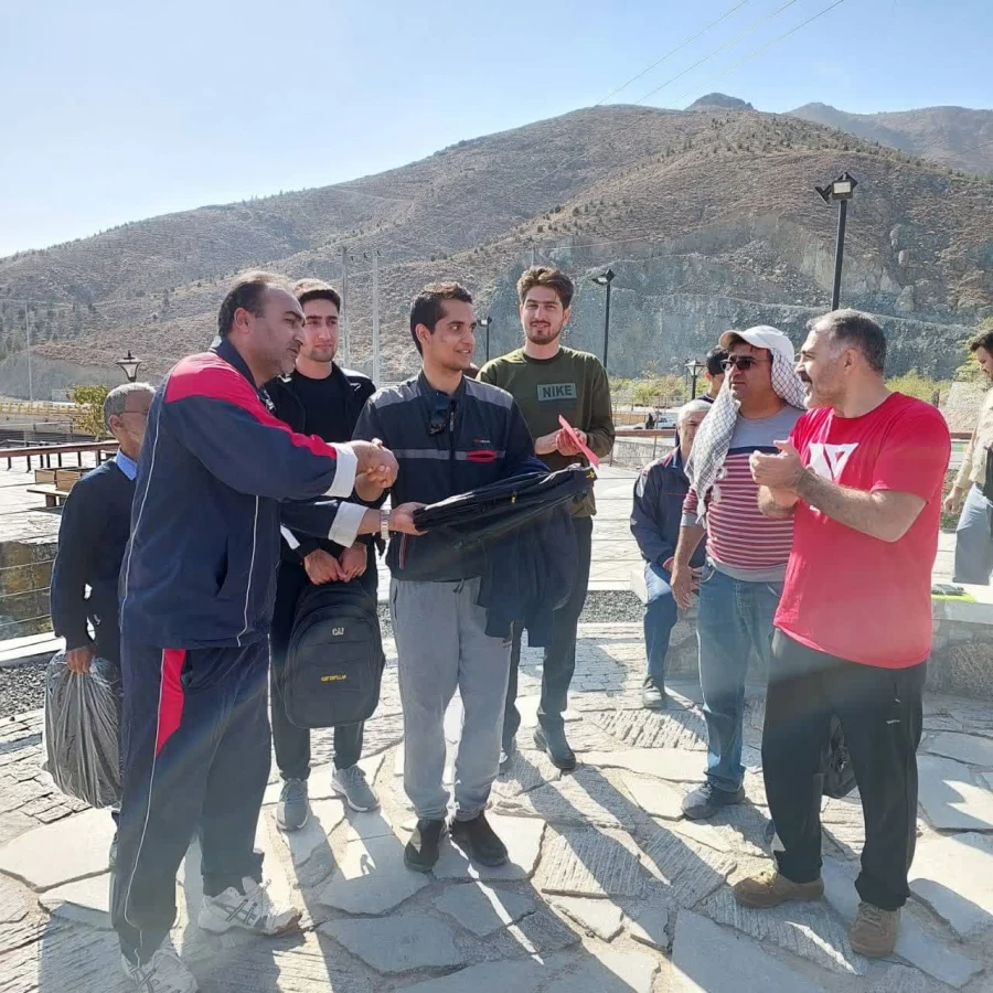 برنامه گلگشت و کوهپیمایی با حضور استادان، دانشجویان و کارکنان