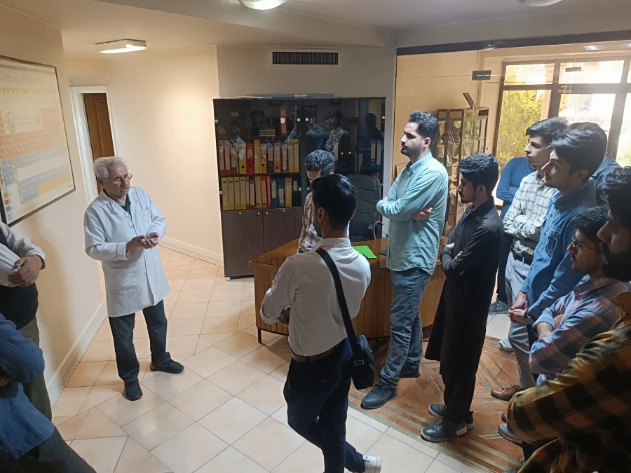 بازدید دانشجومعلمان پردیس شهید بهشتی از کارخانه لعاب مشهد