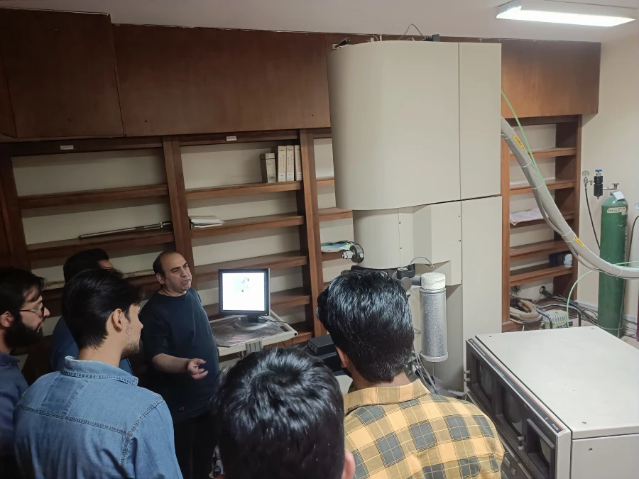 بازدید دانشجومعلمان پردیس شهید بهشتی از کارخانه لعاب مشهد