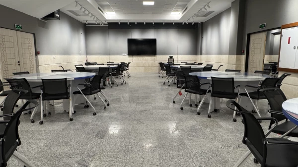 در این کلاس، یادگیری فقط شنیدن نیست؛ تجربه ای است برای دیدن، لمس کردن و ساختن آینده. 4