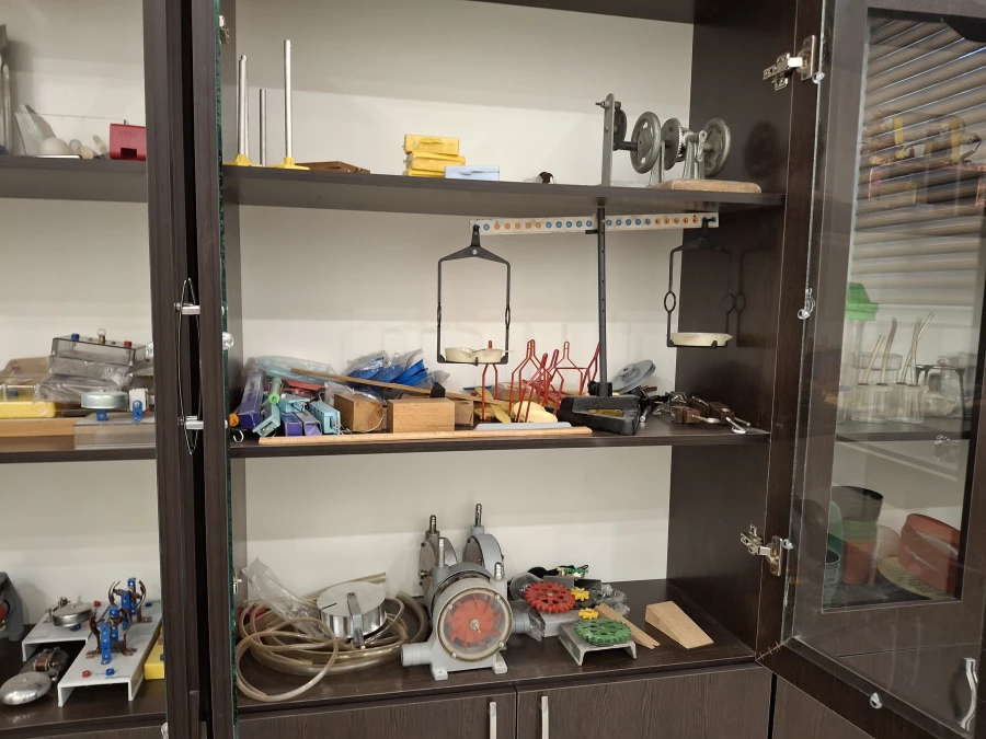 اینجا جایی است که فیزیک از دل کتاب ها بیرون می آید و به تجربه واقعی تبدیل می شود! 4