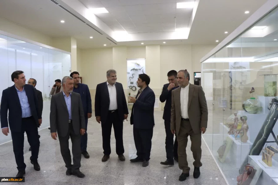 به گزارش روابط عمومی دانشگاه فرهنگیان استان، عبدالرضا فولادوند معاون وزیر و رئیس سازمان نهضت سوادآموزی کشور به همراه مصطفی اسدی مدیرکل آموزش و پرورش استان خراسان رضوی، حبیب اله تقی پور رئیس دانشگاه فرهنگیان استان و جمعی از مسئولان استانی و پردیس شهید بهشت