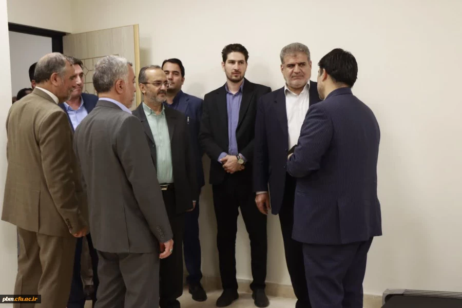 به گزارش روابط عمومی دانشگاه فرهنگیان استان، عبدالرضا فولادوند معاون وزیر و رئیس سازمان نهضت سوادآموزی کشور به همراه مصطفی اسدی مدیرکل آموزش و پرورش استان خراسان رضوی، حبیب اله تقی پور رئیس دانشگاه فرهنگیان استان و جمعی از مسئولان استانی و پردیس شهید بهشت